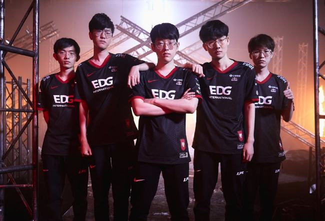 中给予了很 中给予了很